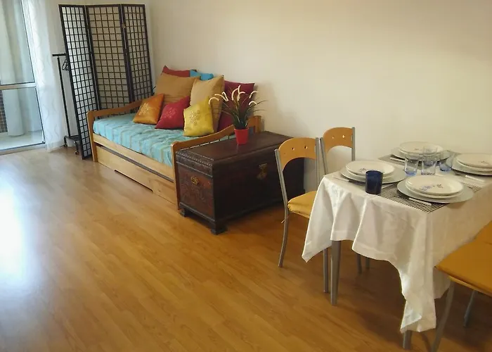 Zen Newton Διαμέρισμα